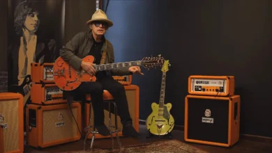 klatka pochodzi z klipu „Tom Petersson Talks AD200” dostępnego na kanale Orange Amps w serwisie YouTube (https://youtu.be/mZ_dpoP2RZo)